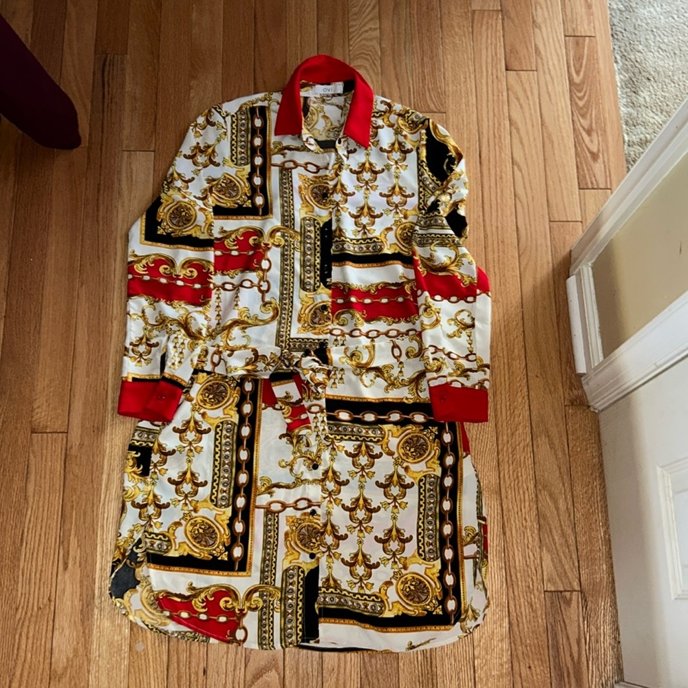 Super comfy dress for work! Comes with belt but can be worn without. Size S